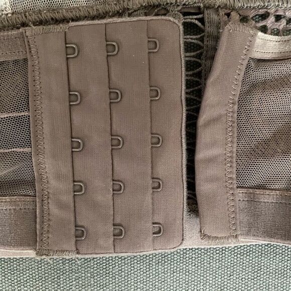 Victoria’s Secret Very Sexy Unlined Halter Bralette Brown lace & Velvet small - Picture 8 of 9